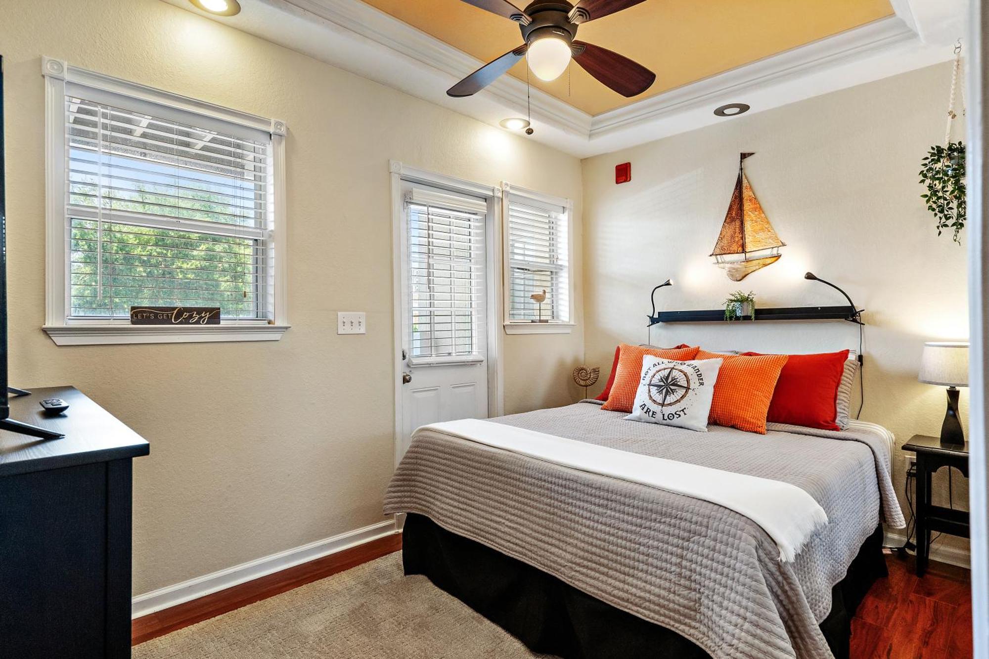 הוילה סיינט פיטרסברג Wine-Dine-Sunshine Cozy Flat In The Heart Of Dtsp מראה חיצוני תמונה