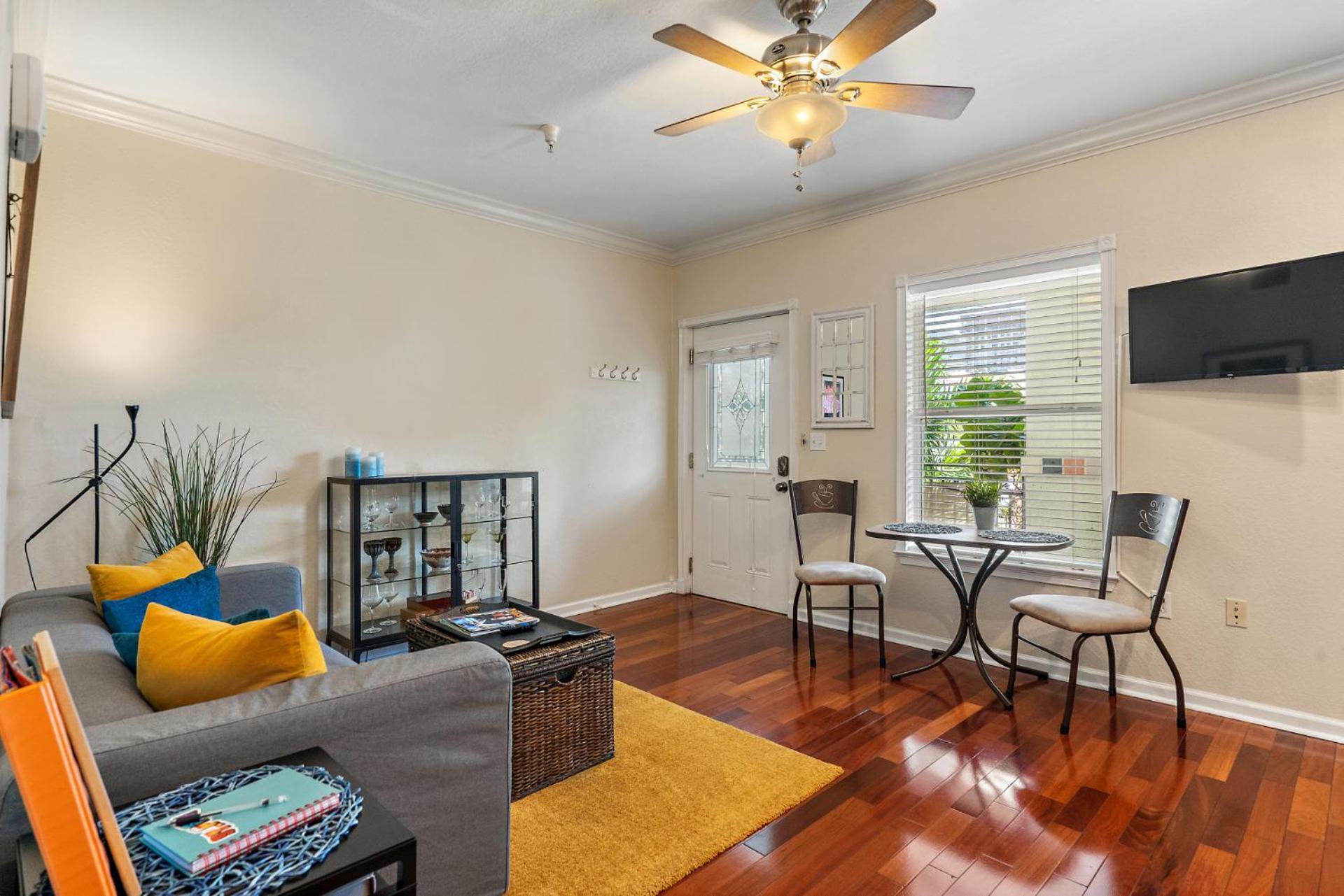 הוילה סיינט פיטרסברג Wine-Dine-Sunshine Cozy Flat In The Heart Of Dtsp מראה חיצוני תמונה