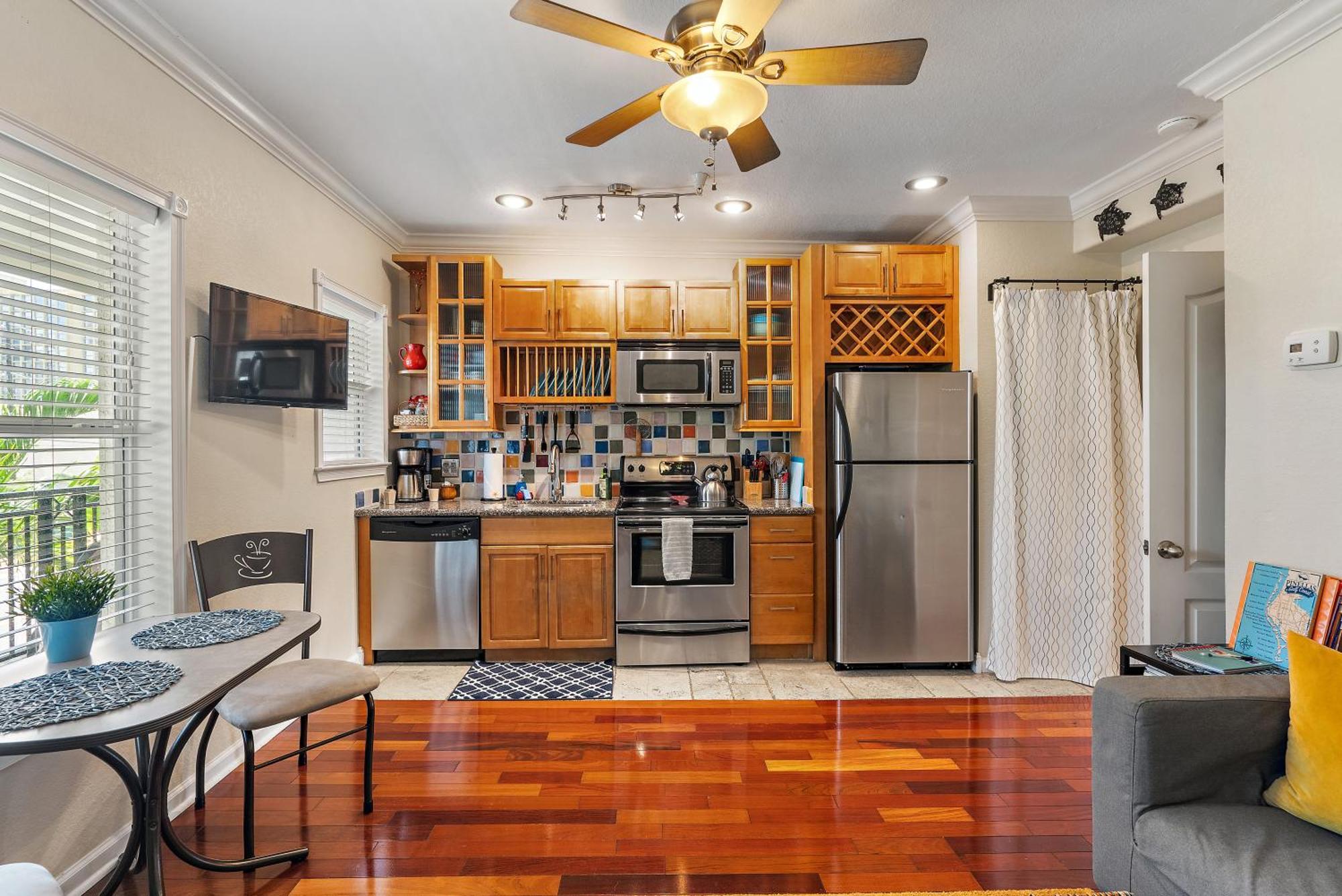 הוילה סיינט פיטרסברג Wine-Dine-Sunshine Cozy Flat In The Heart Of Dtsp מראה חיצוני תמונה