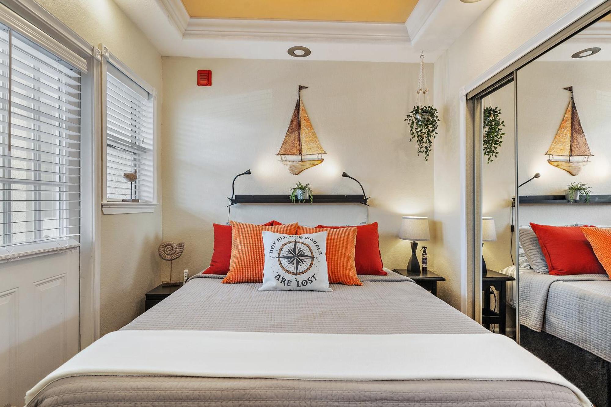 הוילה סיינט פיטרסברג Wine-Dine-Sunshine Cozy Flat In The Heart Of Dtsp מראה חיצוני תמונה